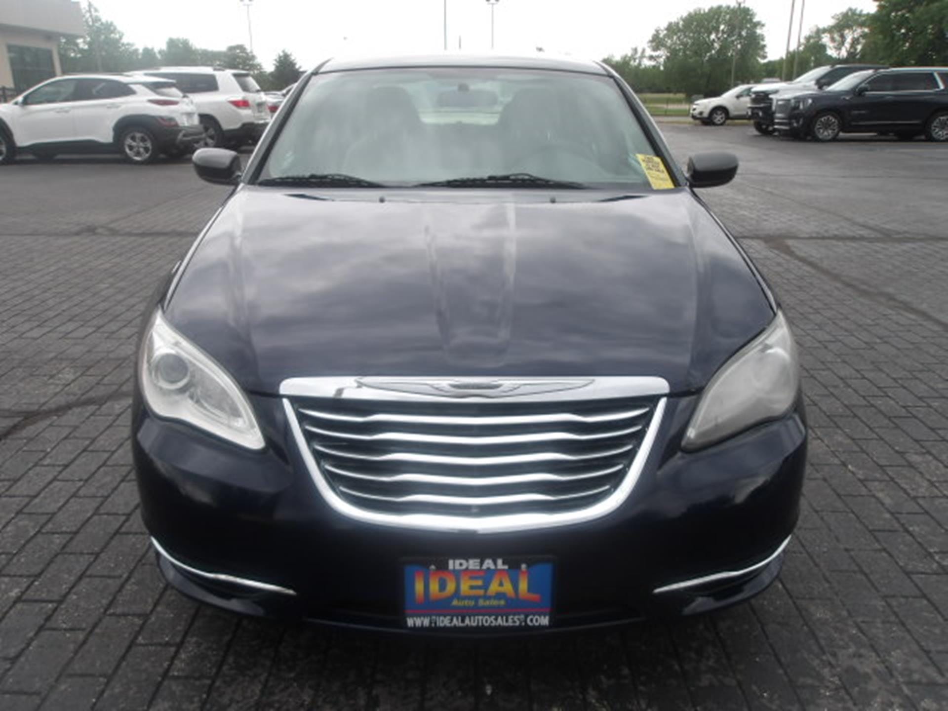 2014 Chrysler 200 LX's photo